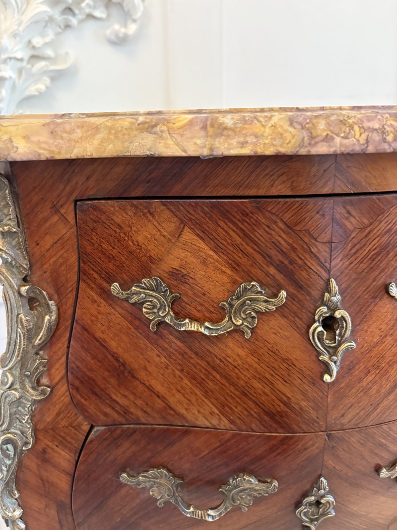 Pair of Antique Quality French Kingwood Marble Top Marquetry Inlaid Bedside Cabinets - Image 12